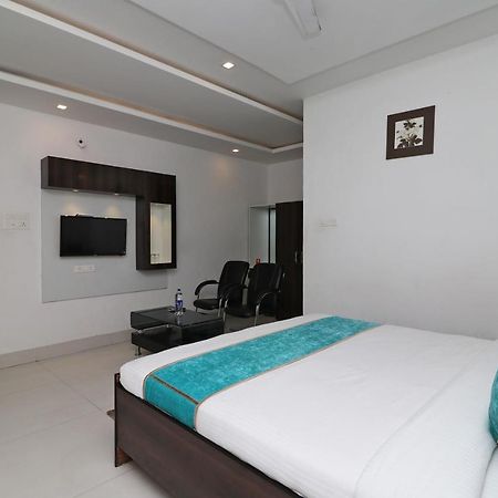Oyo 8837 Hotel Surya Galaxy Канпур Экстерьер фото