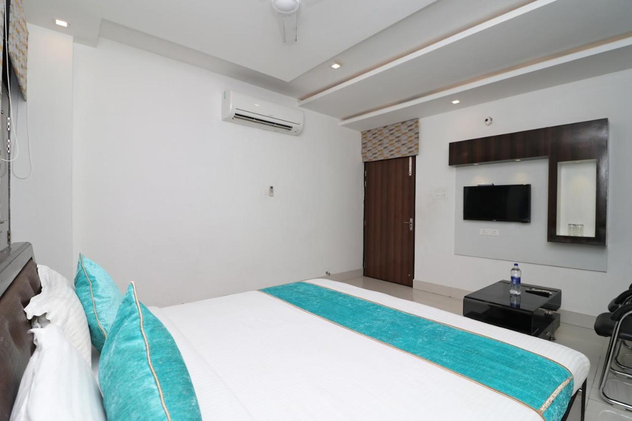 Oyo 8837 Hotel Surya Galaxy Канпур Экстерьер фото